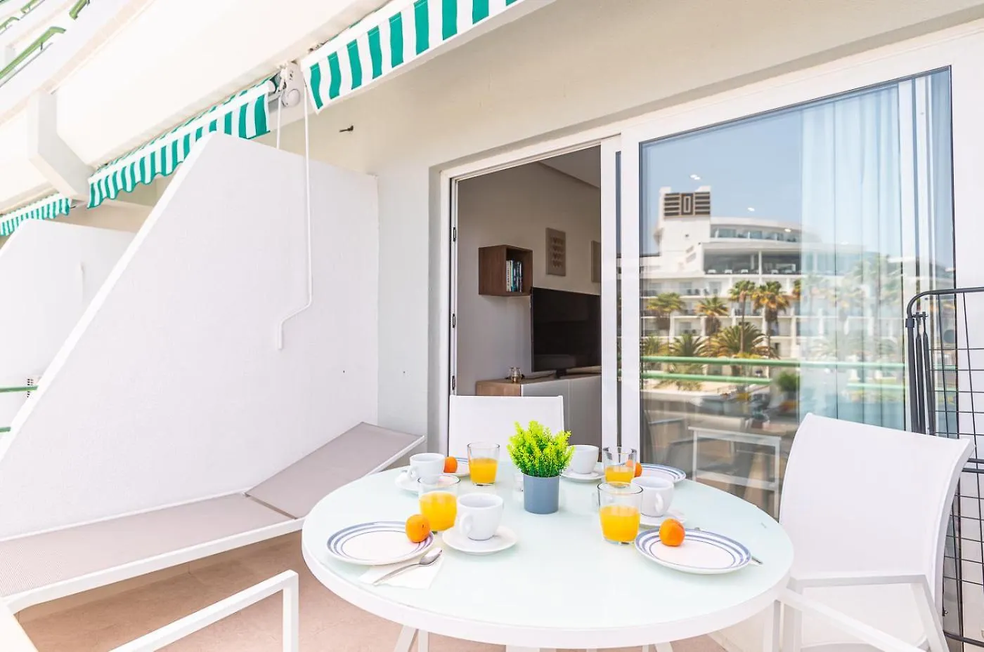 Apartment In Beachfront Complex In El Duque Area, Costa Adeje