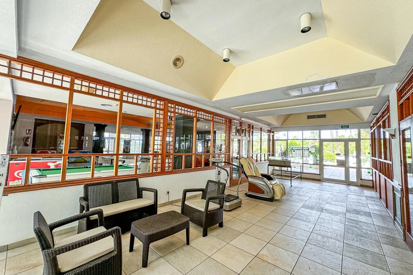 Apartment In Beachfront Complex In El Duque Area, Costa Adeje España
