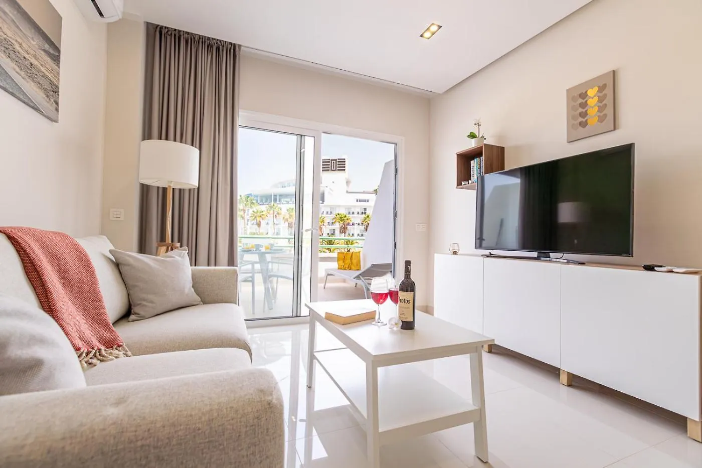 Apartment In Beachfront Complex In El Duque Area, Costa Adeje location